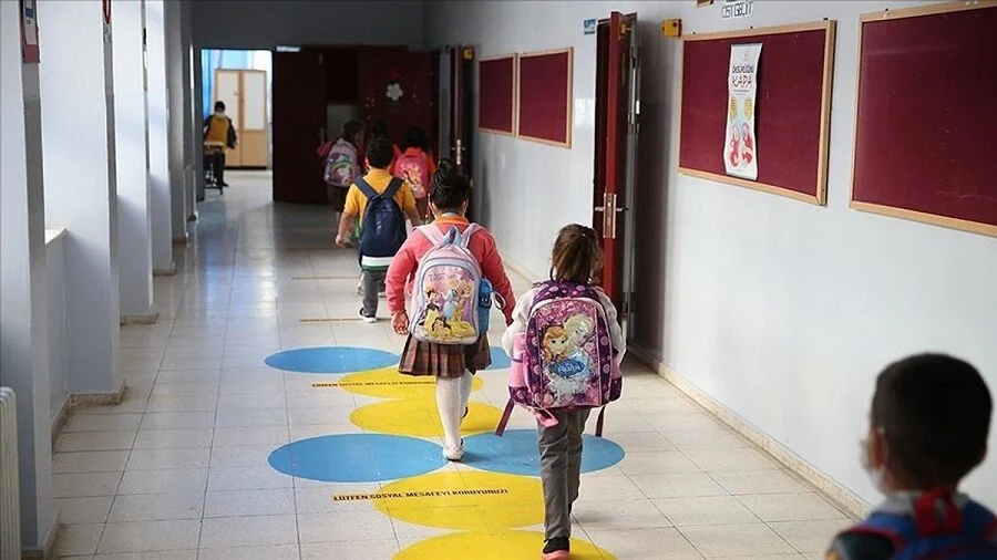 Şiddetin yanlış olduğunu çocuklara kim anlatacak: Aile mi, MEB mi?