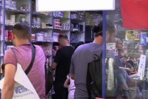 Okul alışverişine çıkan veliler pahalılıktan yakındı: "Okul alışverişi için 20 bin lira kredi çektim