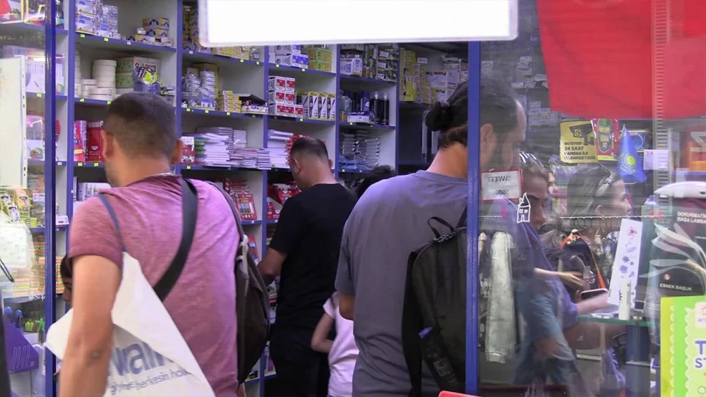 Okul alışverişine çıkan veliler pahalılıktan yakındı: "Okul alışverişi için 20 bin lira kredi çektim