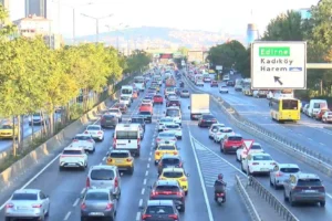 Okullar açıldı, İstanbul trafiği yoğunlaştı