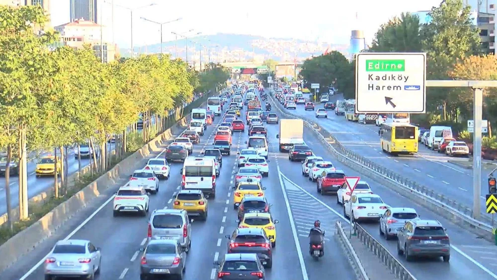 Okullar açıldı, İstanbul trafiği yoğunlaştı
