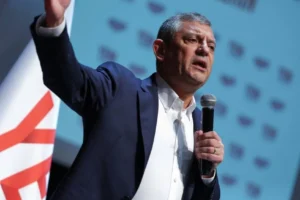 Özel'den Erdoğan'a fon tepkisi: "Bunlar cezalandırılmadan, iktidara devam ediyorsa soygunun baş sorumlusudur"