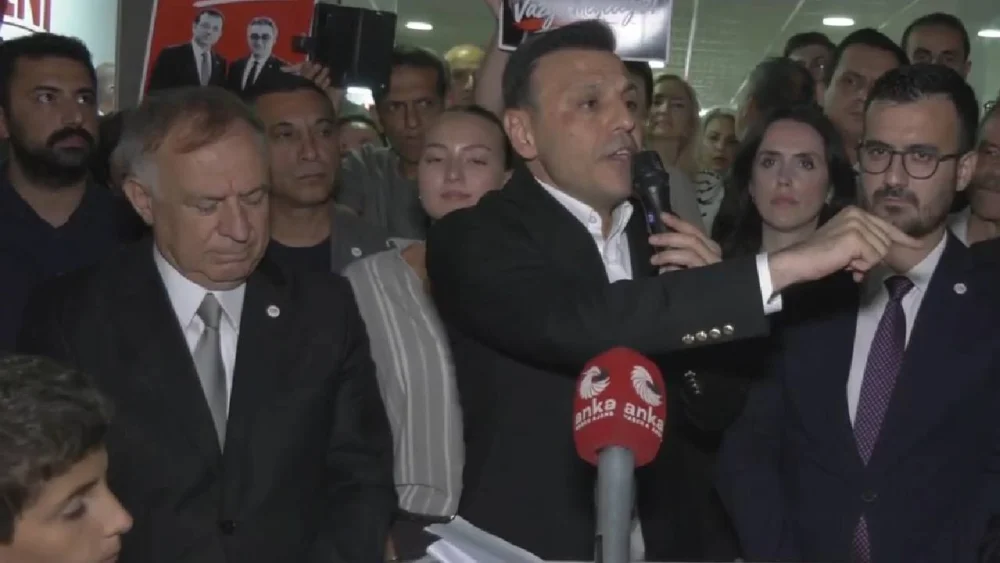 Özgür Çelik: Makam teklif edildiği için parti değiştiren meclis üyeleri var, ama soruşturma yok
