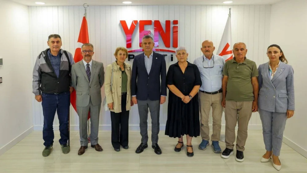 Özgür Özel, 10 Ekim Barış Derneği heyetiyle görüştü