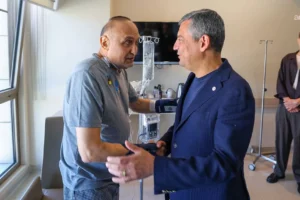 Özgür Özel bıçaklı saldırıda yaralanan Melih Meriç'i ziyaret etti