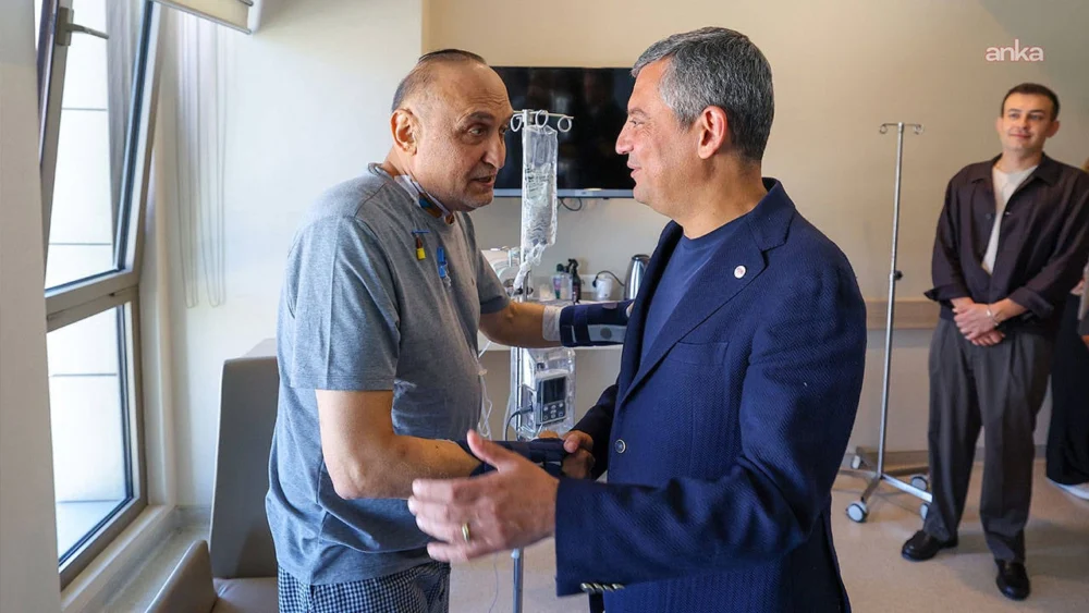 Özgür Özel bıçaklı saldırıda yaralanan Melih Meriç'i ziyaret etti