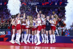 Özgür Özel'den A Milli Kadın Voleybol Takımı'na tebrik telefonu