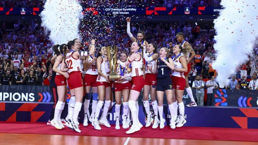 Özgür Özel'den A Milli Kadın Voleybol Takımı'na tebrik telefonu