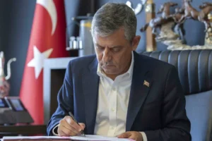 Özgür Özel'den Turgutlu'daki silahlı saldırıda yaralanan öğrencilere telefon