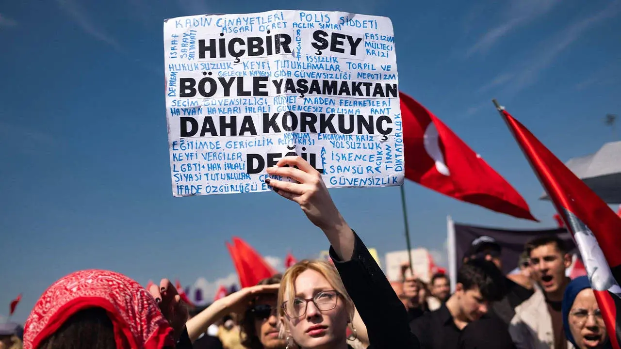 People against the politics of the establishment