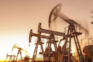 Petrol fiyatlarında düşüş sürüyor: Brent 100 doların altına geriledi