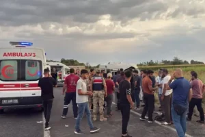 Şanlıurfa'da tarım işçilerini taşıyan minibüs kanala devrildi: Aralarında çocukların da olduğu 19 yaralı