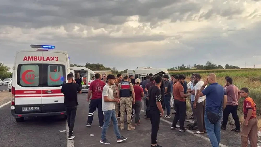 Şanlıurfa'da tarım işçilerini taşıyan minibüs kanala devrildi: Aralarında çocukların da olduğu 19 yaralı