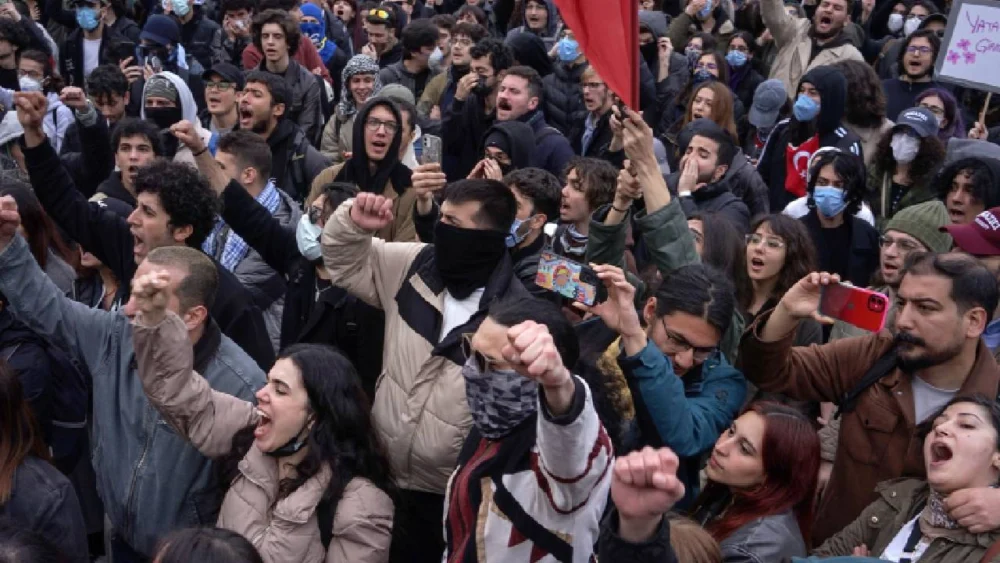 Saray, Üsküdar’da seçimsiz Türkiye’yi test etti