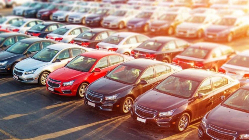 Satışlar düştü, sıfır otomobilde fiyatlar 400 bin TL birden düştü!