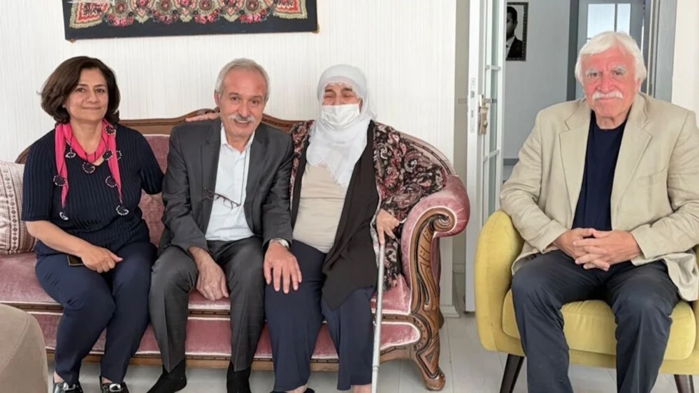 Selçuk Mızraklı, Sadiye Demirtaş'ı ziyaret etti: “Sen niye tek geldin?”