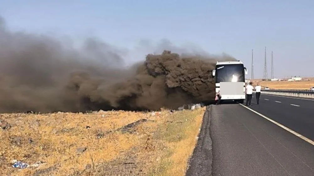Siverek-Diyarbakır karayolunda yolcu otobüsü yandı!