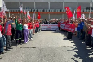 Smart Solar’da işçiler direnişte: Birleşik Metal-İş'ten kitlesel destek