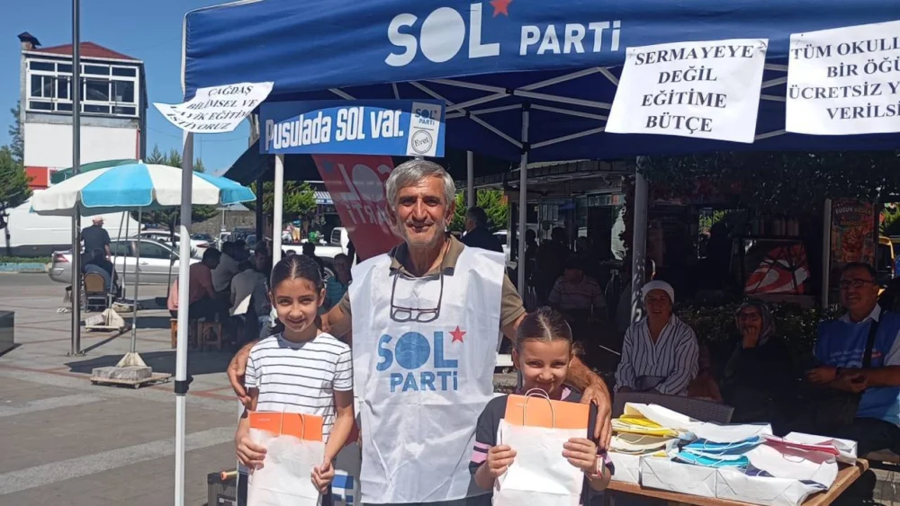 SOL Partililerden Rize Pazar'da dayanışma standı: "Laik ve demokratik eğitim hakkımızdan vazgeçmeyeceğiz"