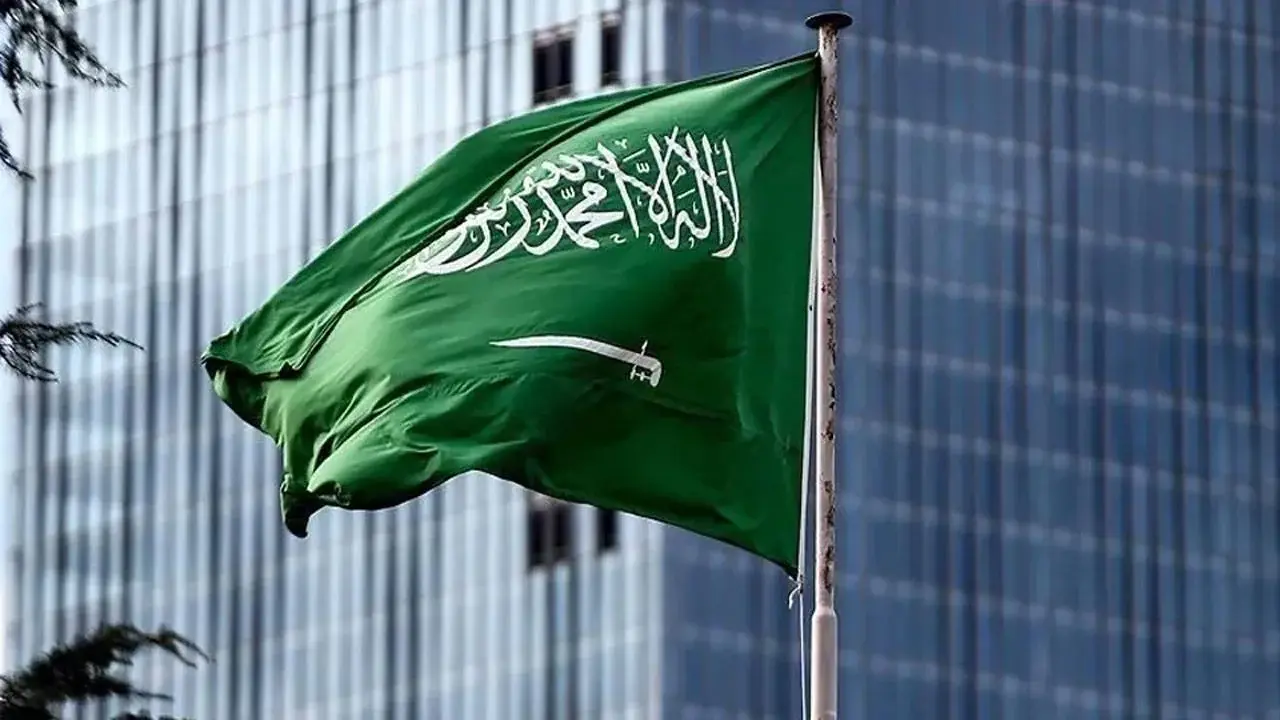 Suudi Arabistan'da 3 bölgede sirenler çaldı
