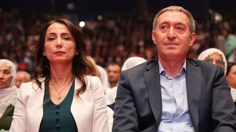 DEM Parti'de kongre: Hatimoğulları ve Bakırhan yeniden seçildi