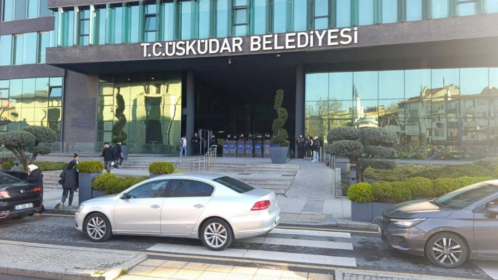 Üsküdar Belediyesi soruşturması: Belediye Başkan Yardımcısı dahil 3 kişi tutuklanma talebiyle hakimliğe sevk edildi