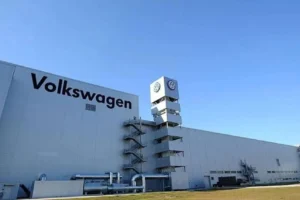 Volkswagen'in küçülme planı onaylandı: 50 bin kişi işten çıkarılacak