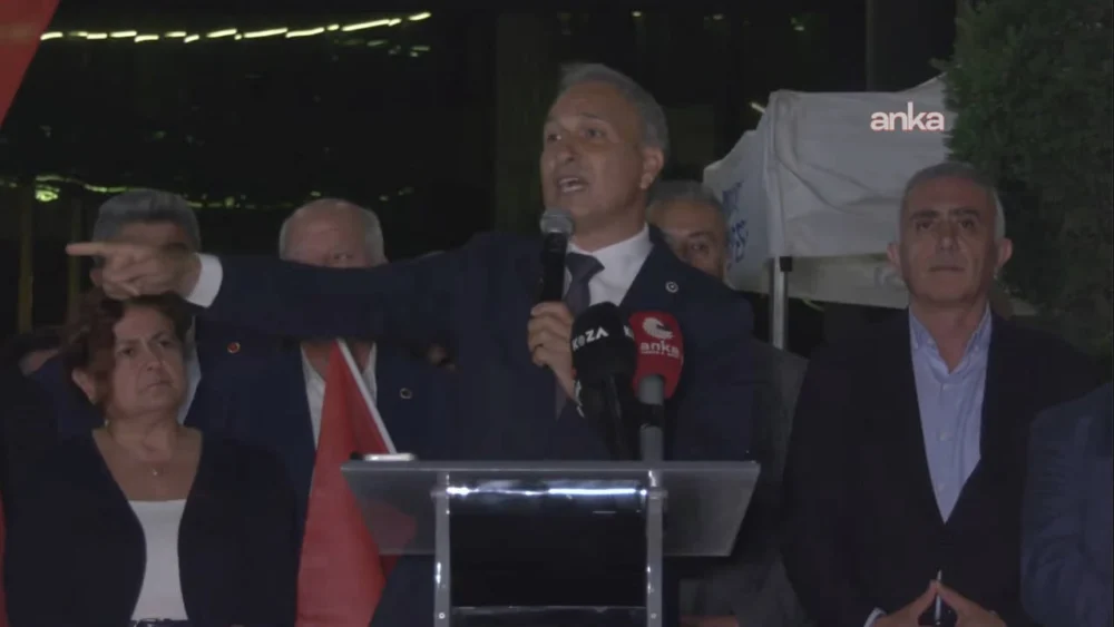 YENİ Parti'den "Üsküdar'ın İradesi Yok Sayılamaz" buluşması: "Sinem Dedetaş diz çökmedi, çökmeyecek!"