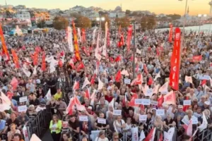YENİ Parti'nin Üsküdar mitinginde konuşan Özgür Özel: Bize Sinemler, bize Ekremler yeter