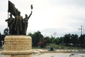 YENİ Parti Rize İl Başkanı Deniz'den Atatürk Anıtı'nın taşınma planına tepki: “Atatürksüz Rize düşünüyorsanız buna izin vermeyiz”