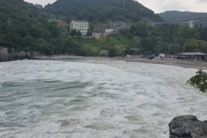 Zonguldak'ta denize girişler yasaklandı