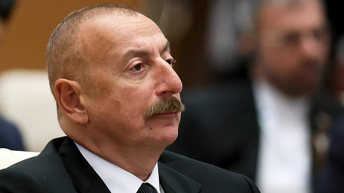 Azerbaycan 31 Türk vatandaşına giriş yasağı getirdi, Fatih Erbakan da listede
