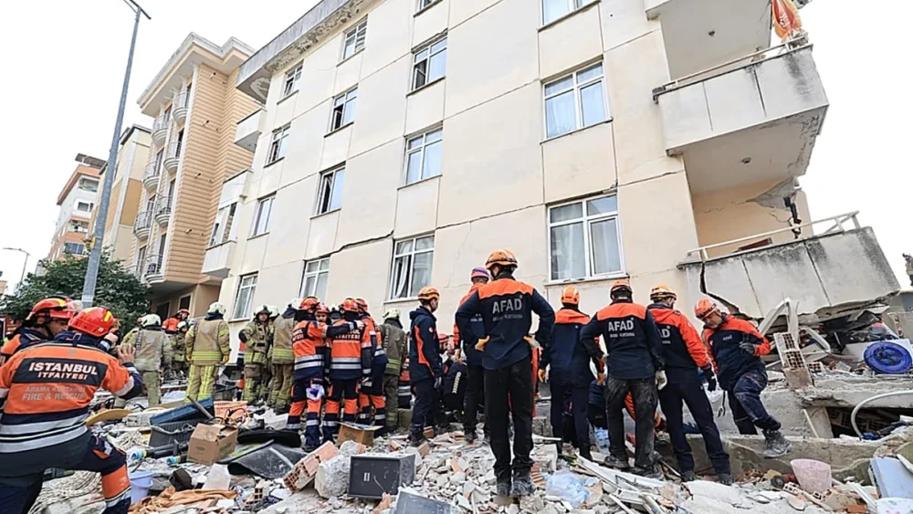 Maltepe'de çöken binayla ilgili mimar ve şantiye şefi tutuklandı