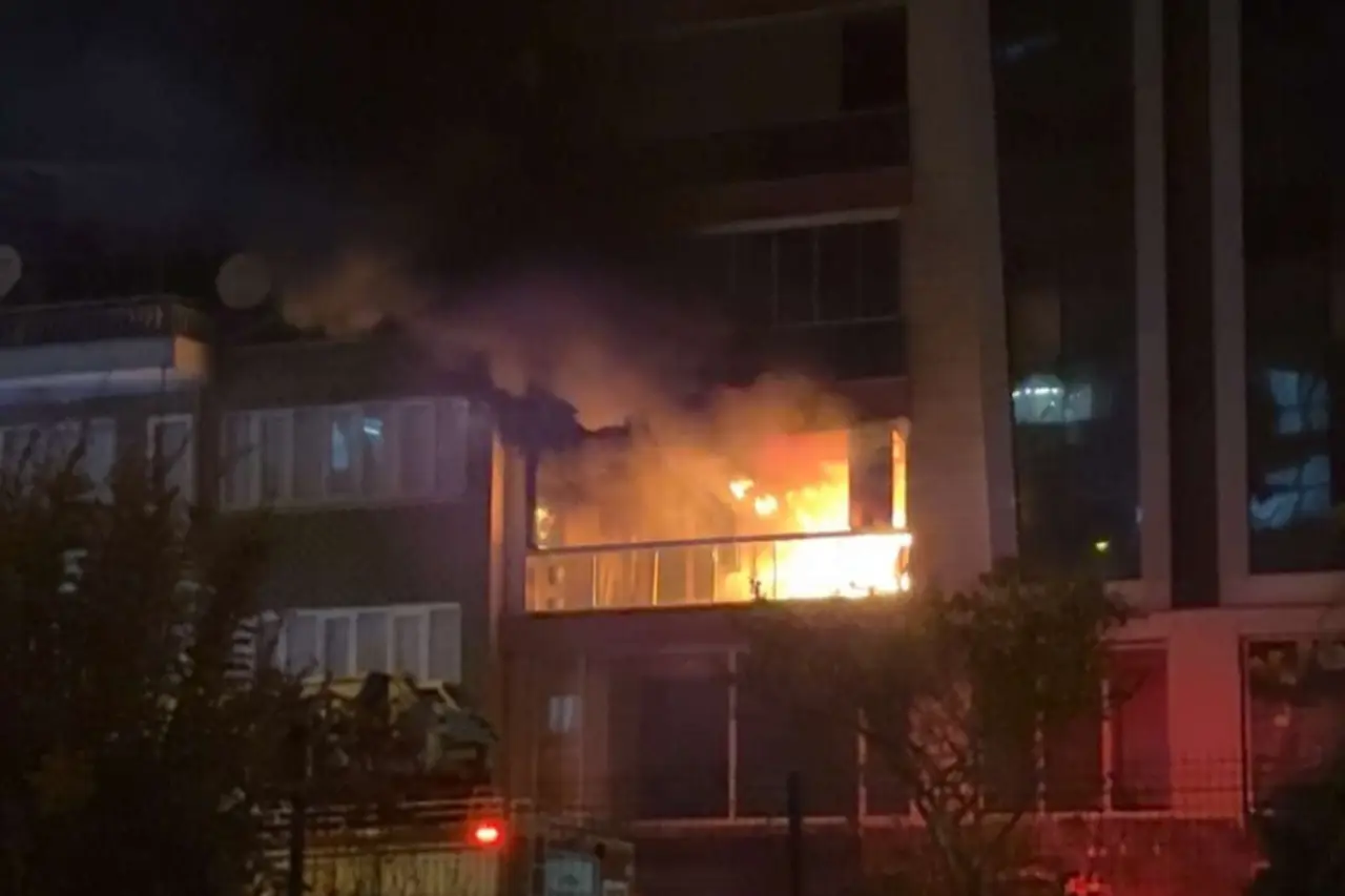 Aydın'da 9 katlı apartmanda yangın: 5 kişi dumandan etkilendi