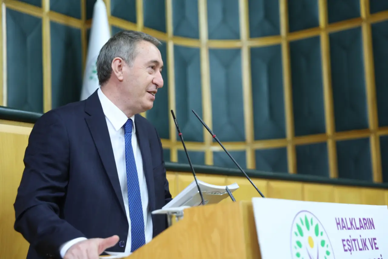 Tuncer Bakırhan, DEM Parti Meclis grup toplantısında konuşuyor