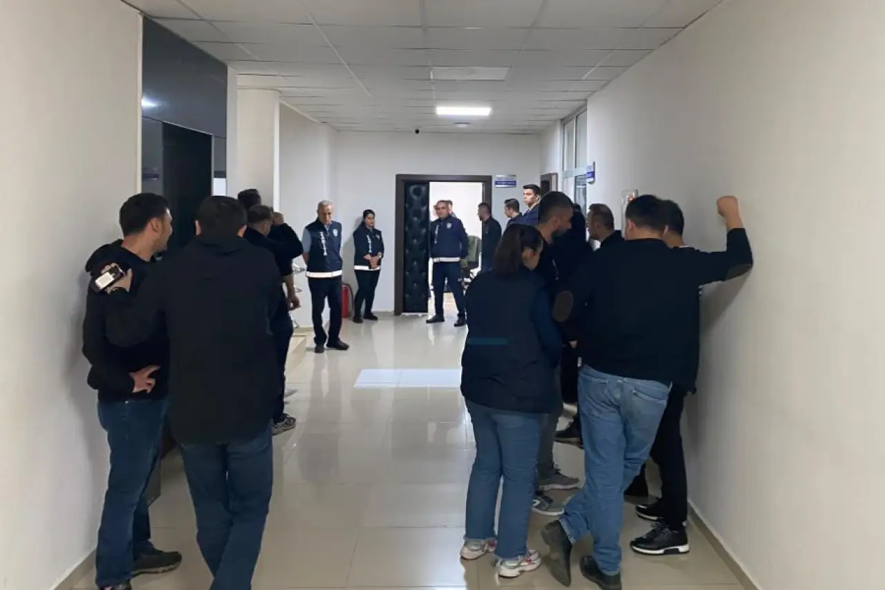 Silopi'de belediye meclisinde gerginlik: İhraç edilen başkan yardımcısının meclis üyelerine saldırdığı iddia edildi