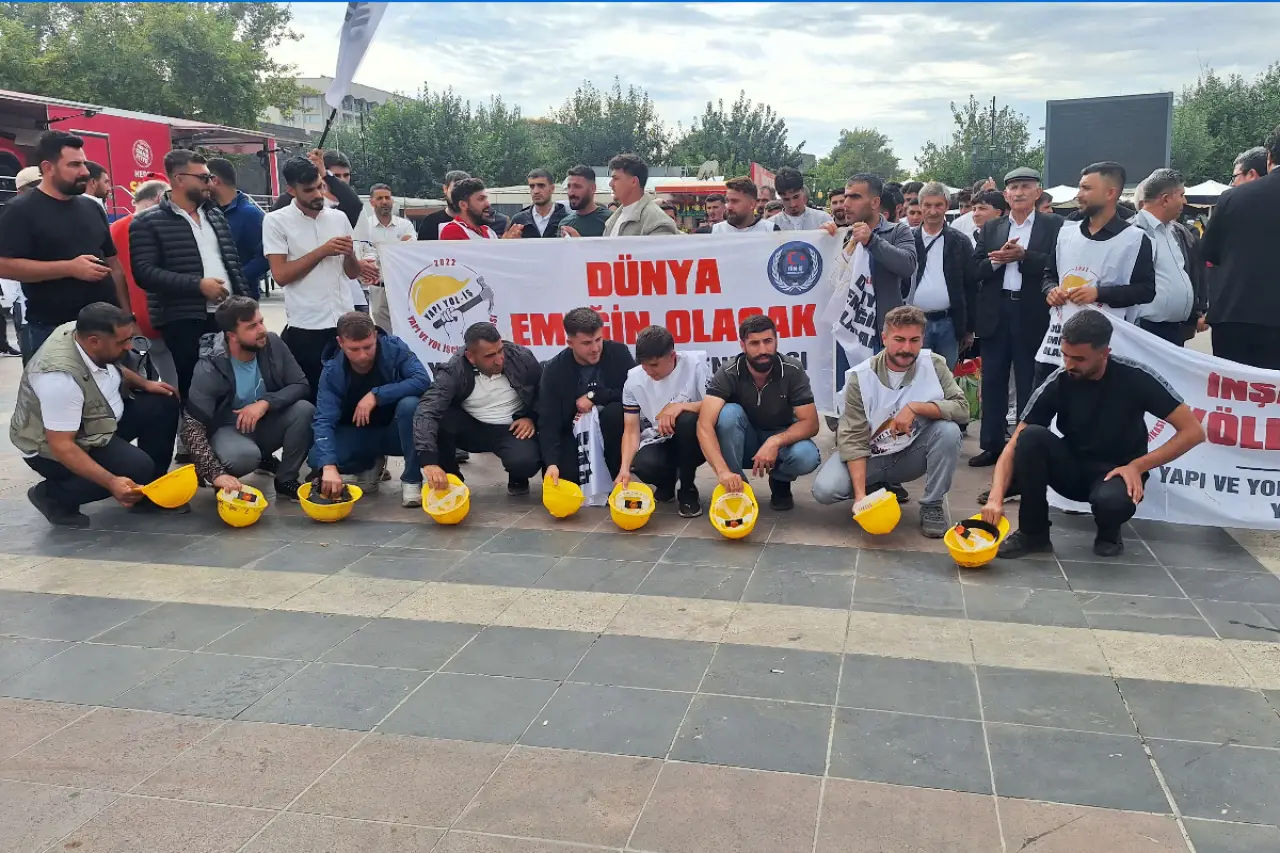 Diyarbakır Şehir Hastanesi şantiyesinde işçiler alacakları için yeniden eylem başlattı