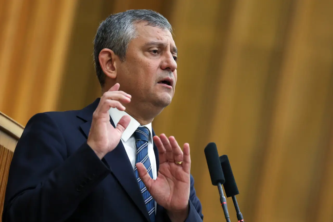 Özgür Özel DEM Parti eş genel başkanlarıyla görüştü: “Butlandan erken seçim taahhüdü mü aldılar?”