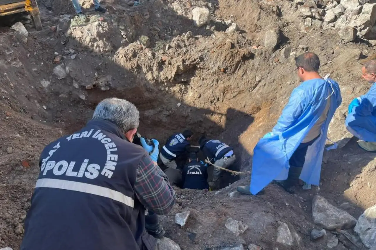 Ankara'da 17 yıldır kayıp aranan kadının evi kundaklandı, kemik kalıntıları bulundu