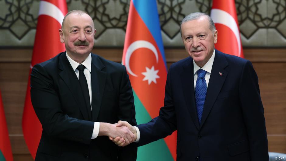 Azerbaycan 31 Türk vatandaşına giriş yasağı koydu, Fatih Erbakan da listede yer aldı