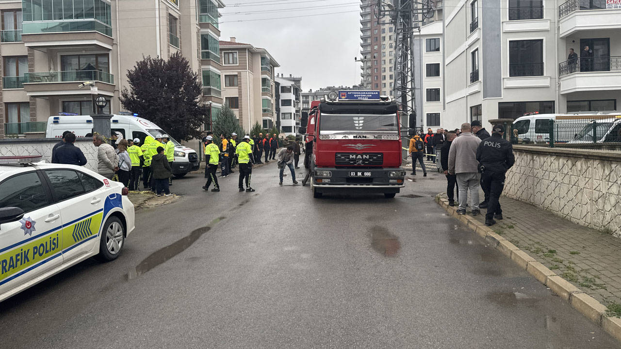 Afyonkarahisar'da öğrenci servisi kaza yaptı: 16 yaralı