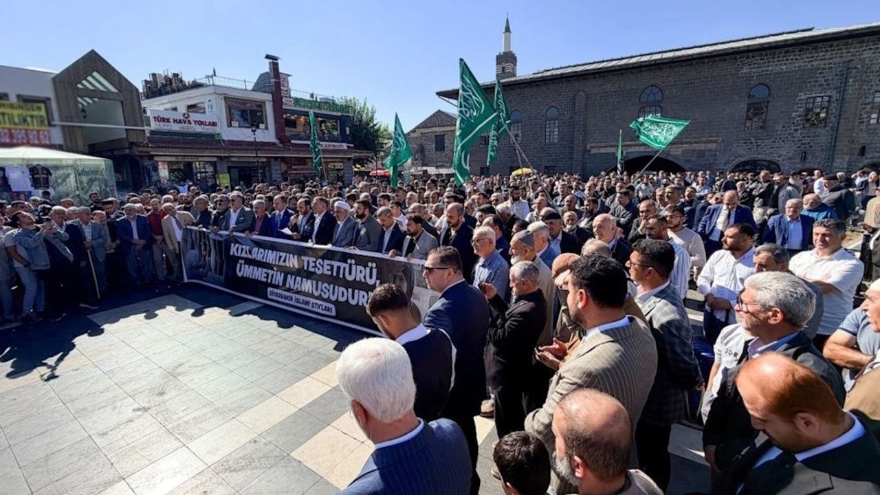 Diyarbakır'da başörtüsü kararına tepki: Fatih Erbakan protestoya katıldı