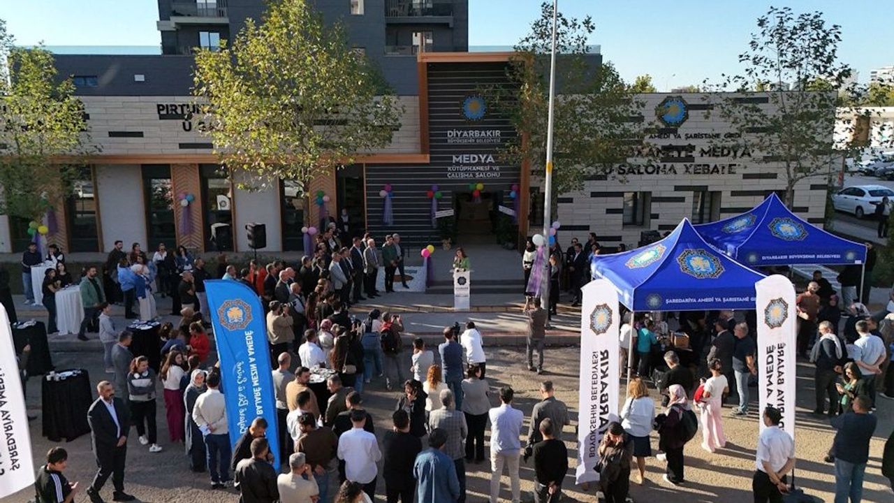 Diyarbakır'da kullanılmayan otopark alanı kütüphaneye çevrildi