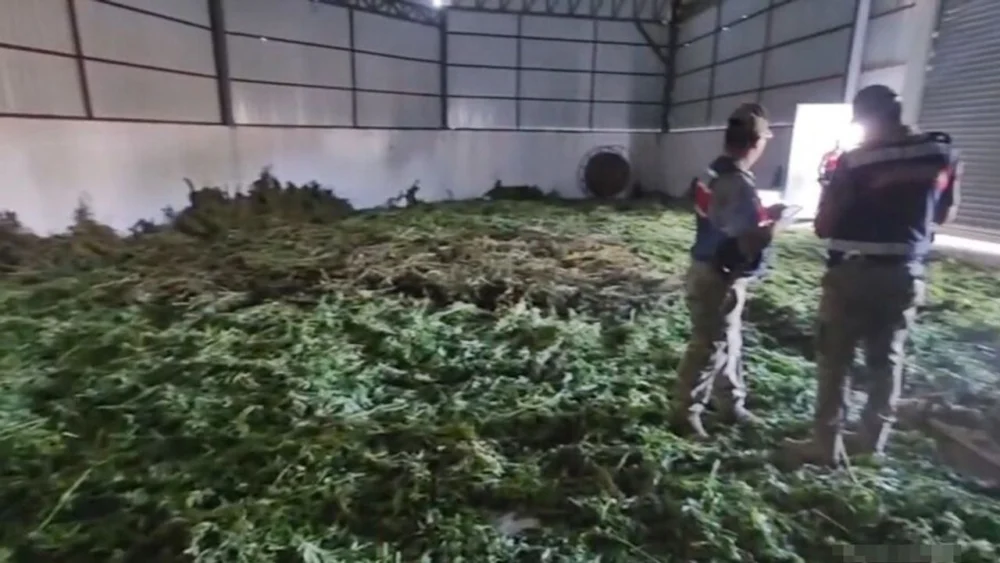 Diyarbakır'da uyuşturucu operasyonu: 2 ton 200 kilogram esrar ele geçirildi