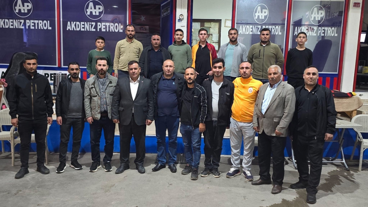 Çermik'te çocuklara 300 forma dağıtıldı, Amedspor forması sözü verildi