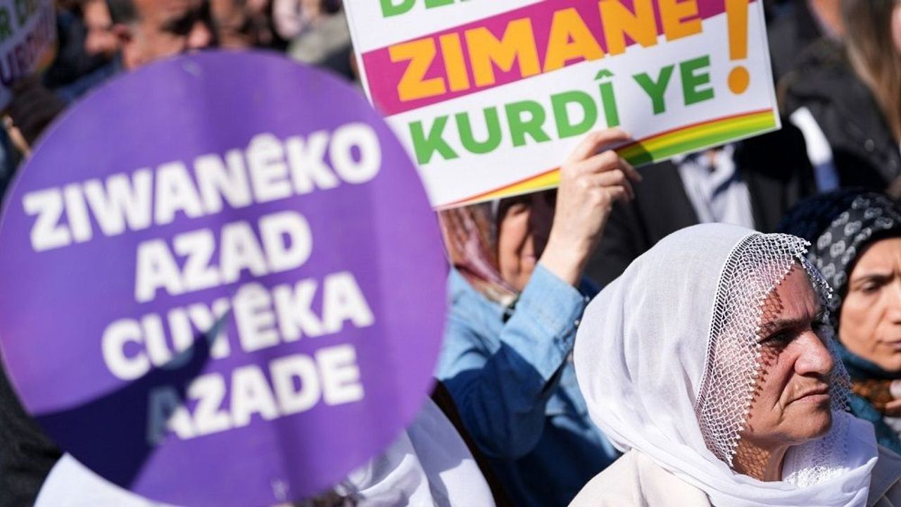 DEM Parti’den Kürtçe için adım: Tüm belediyelere genelge