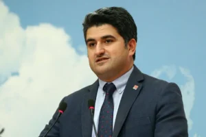 Onursal Adıgüzel'den AKP'ye geçen meclis üyelerine tepki: Ataşehir'in iradesi Ataşehirlinindir