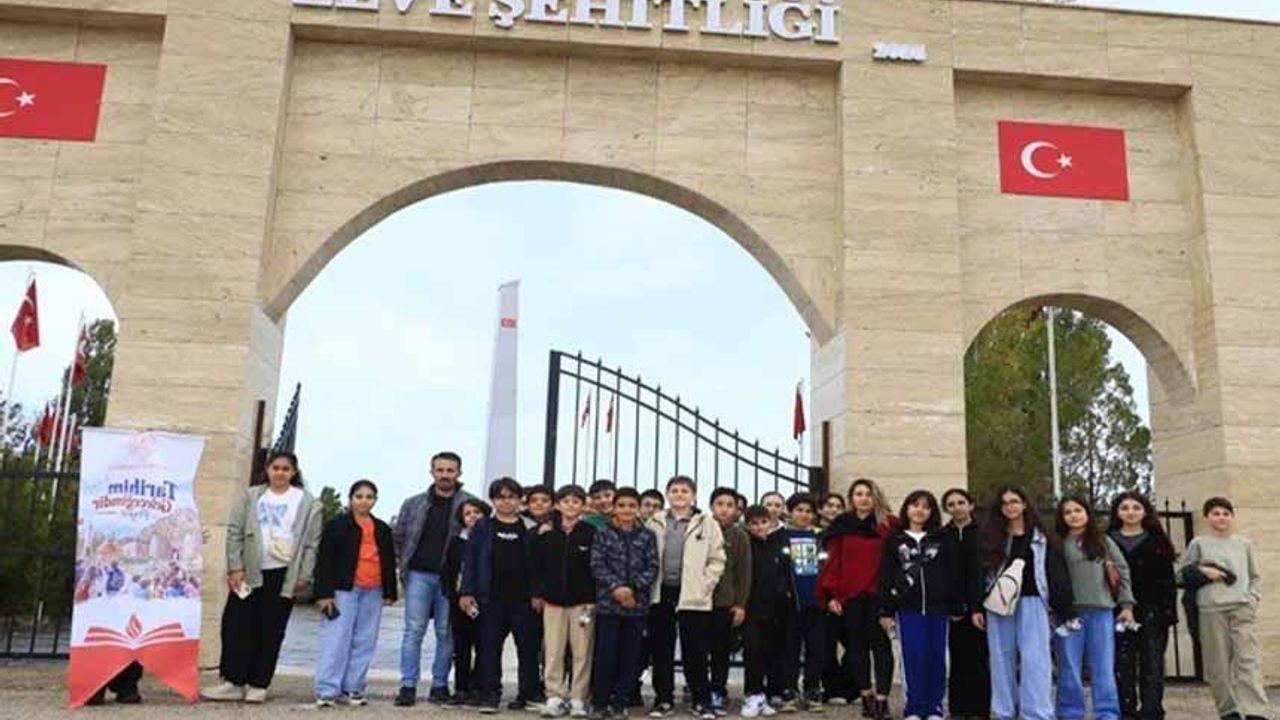 Vanlı öğrenciler kentin tarihi ve turistik mekanlarını gezdi